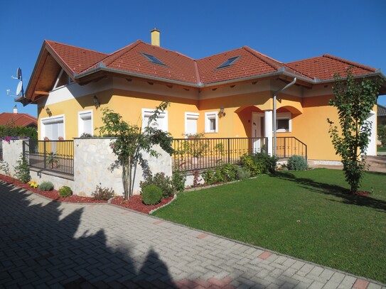 IHR UNGARN EXPERTE verkauft Einfamilienhaus Baujahr 2008 in Cserszegtomaj Komitat Zala