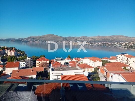 TROGIR, OBERER BEZIRK – Penthouse in bester Lage mit Panoramablick auf das Meer und die Inseln!