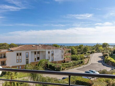 2-bedroom flat, sea view, closed residence, pool, in Saint-Raphaël