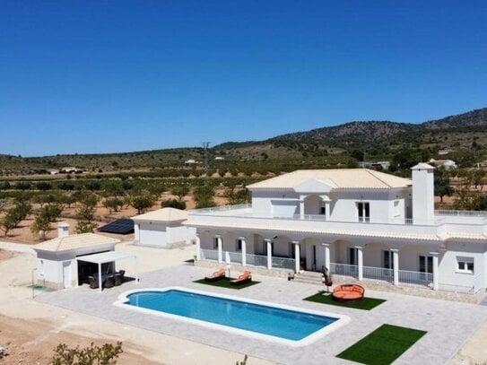 Zauberhafte Villa in Pinoso an der Costa Blanca Süd mit 4 Schlafzimmern, 3 Badezimmern, Pool und Carport