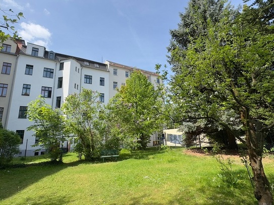 Großzügiges Dachgeschossapartment mit Einbauküche und schöner Aussicht!