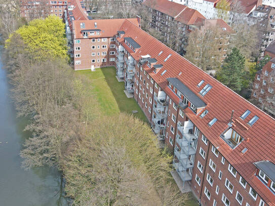 Schicke, vermietete 2- Zimmer- Wohnung mit Sicht auf den Barmbeker Stichkanal