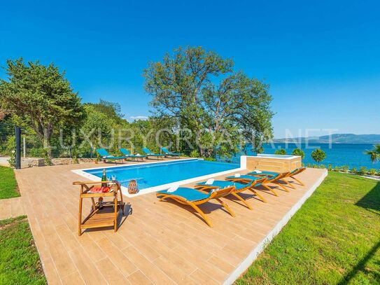 Kroatien, Zadar, Villa direkt am Wasser mit Pool zu verkaufen