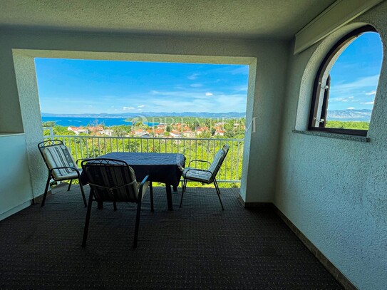 Njivice, Wohnung im 1. Stock mit wunderschönem Blick auf das Meer!