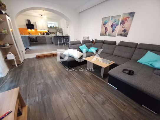 Opatija, Zentrum – EINZIGARTIGE GELEGENHEIT! Exklusive 2-Zimmer-Wohnung mit Terrasse und Parkplatz, mitten im Zentrum v…