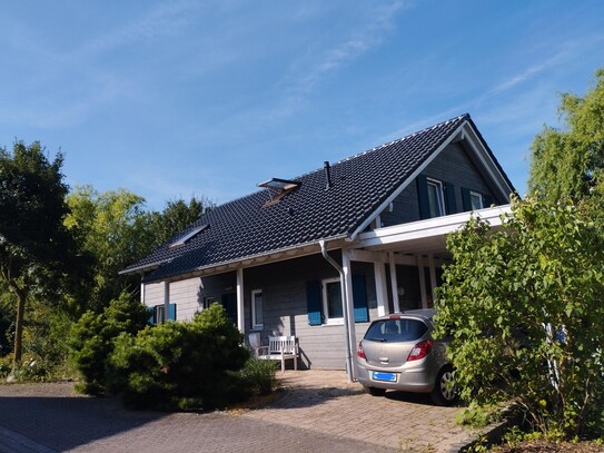 Baufritz-Holzhaus mit eingewachsenem Garten