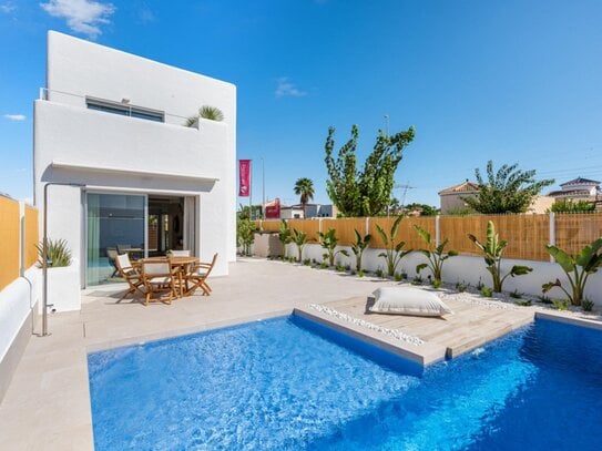 Moderne Villa in San Fulgencio an der Costa Blanca Süd mit 3 Schlafzimmern, 3 Badezimmern, Pool und Parkplatz