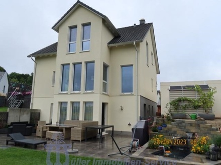 Exklusives neuwertiges Wohnhaus mit unverbaubarem Fernblick
