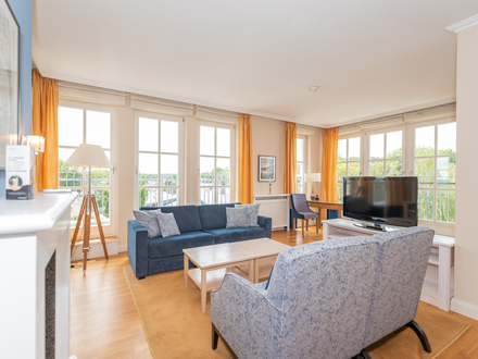 Das Penthouse 4.3 - Strandflair im eigenen Zuhause: Luxuswohnung bietet Sauna, Seeblick und Rendite.