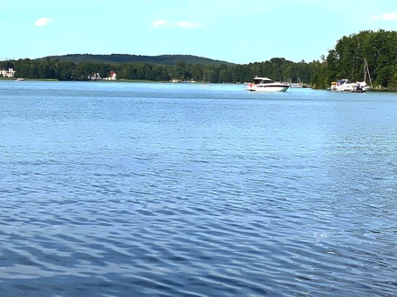 Baugrundstück direkt am Scharmützelsee in Bad Saarow mit Bootssteg und Baumbestand