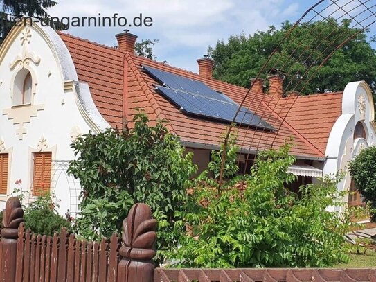 Einfamilienhaus mit Apartement in der Nähe des Plattensees zu verkaufen