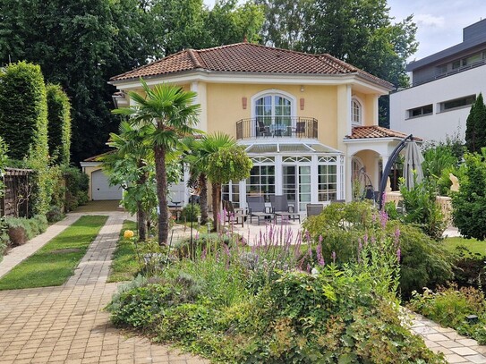 Eine Oase in Müngersdorf - Villa mit Indoor-Schwimmbad