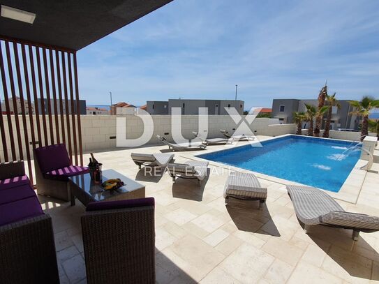 INSEL PAG, NOVALJA - Luxus-Apartment mit 4 Schlafzimmern + Wohnzimmer und Pool