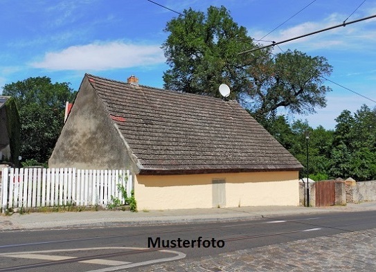 Wohnhaus mit Garage in ruhiger Wohnlage - provisionsfrei