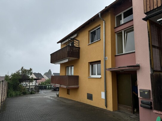 Haus mit 3 Wohnungen als Mehrfamilienhaus in Roth