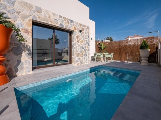 Schöne Villa in Villamartin - Orihuela Costa an der Costa Blanca Süd mit 3 Schlafzimmern und 2 Badezimmern, Pool, Parkp…