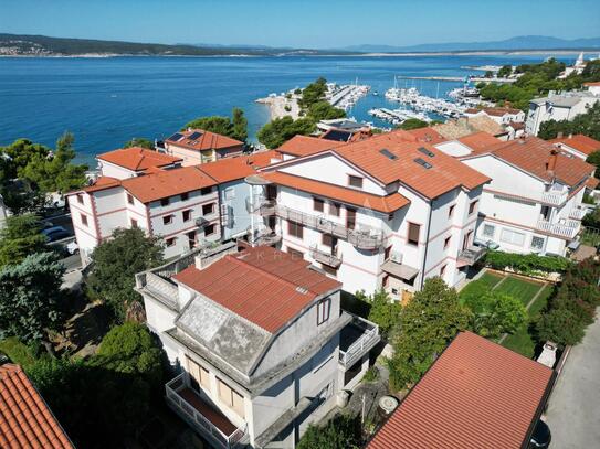 Crikvenica, Haus am Meer, ideale Gelegenheit zur Renovierung, zweite Reihe