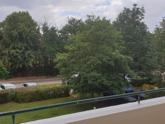 sonnige bezahlbare Wohnung mit AUFZUG