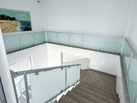 In an attractive location, office space of 596m2 is for rent.