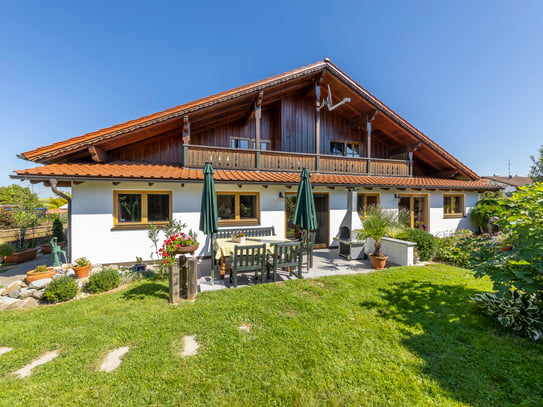 Traumhaftes Chiemgauer Alpenchalet 
mit großzügigem Wintergarten 
in ruhiger Wohnlage in Kößlarn