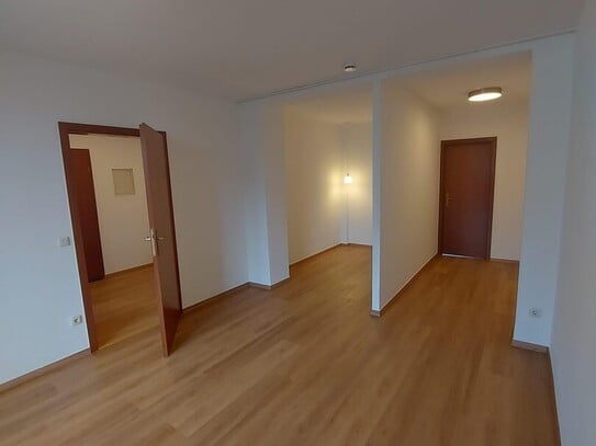 Modernisierte 1,5 Zimmer Wohnung mit neuer Einbauküche und großem Balkon (provisionsfrei)