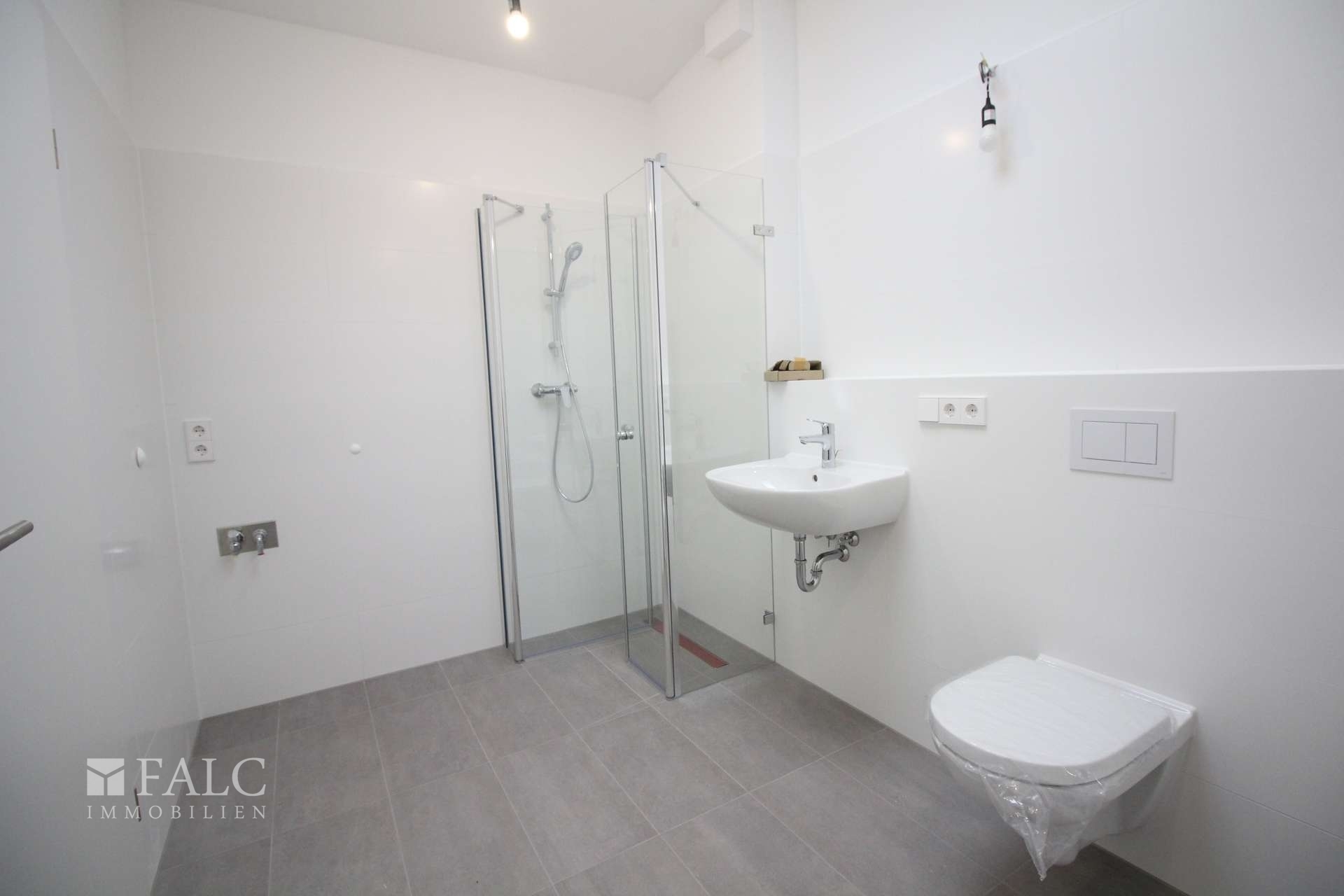 Stadtnah und trotzdem im Grünen - genießen Sie die Sommerabende auf Ihrer Terrasse! - Photo 1