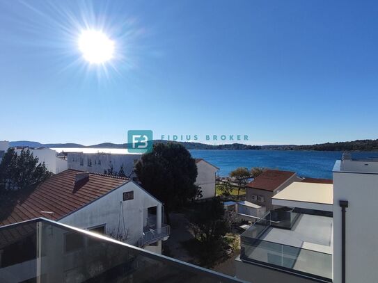 SRIMA, neu, 2. Reihe zum Meer, moderne zweistöckige Wohnung, Dachterrasse, S8