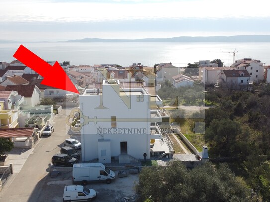 Penthouse mit Dachterrasse, 350 m vom Meer und Strand entfernt, Okrug Gornji