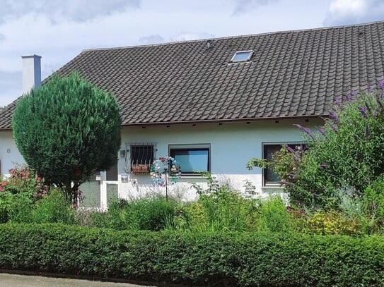 1-2-Familienhaus / Doppelhaushälfte mit großem Garten