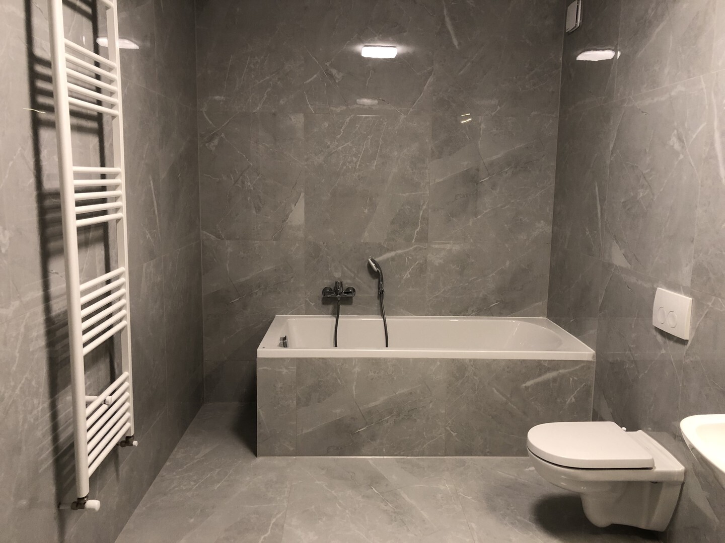                                                               Exklusive 3-Zimmer Erdgeschoss Wohnung mit Terrasse! Im Kernsaniert Mehrfamilie&hellip;                                                       in Breitenbrunn (Unterallgäu)