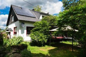 EFH mit ELW bzw. Wohnappartement, Wintergarten und Sauna, sowie Solaranlageund PV Anlage und Doppelgarage