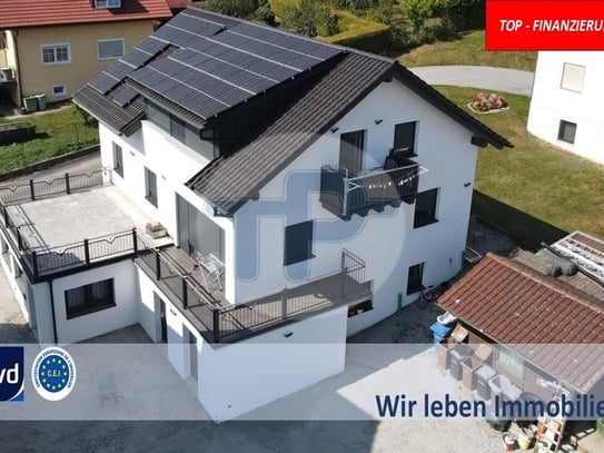 RESERVIERT!
MODERNES 3-FAMILIENHAUS MIT PV-ANLAGE