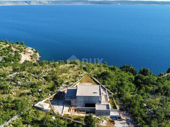 ZADAR, STARIGRAD - Rohbau-Villa am Meer