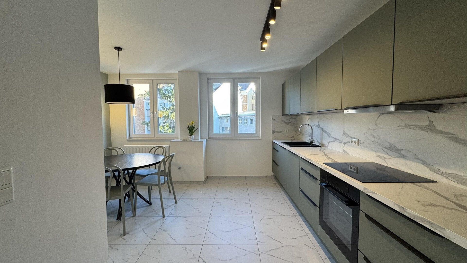 Erstbezug nach Kernsanierung: 6-Zimmer-Wohnung in top Lage. Familien oder WG-Neugründung