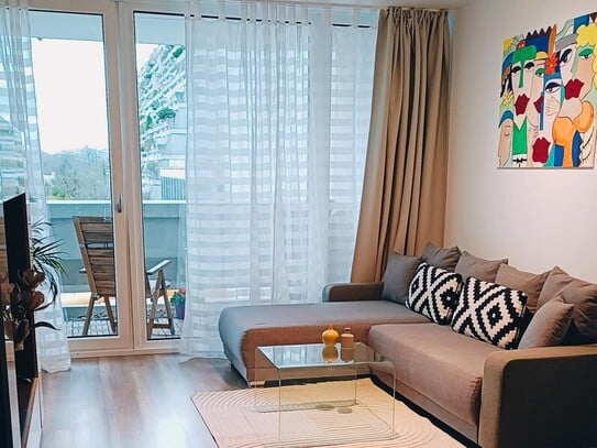 Geschmackvolle, neu renovierte & möblierte 2 Zi., Wohnung, großer Balkon in Olympia/MUC von Privat