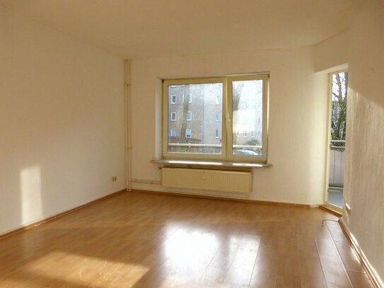 Renovierungsbedürftige 2-Zimmer Wohnung mit sonnigem Balkon in Hamburg-Uhlenhorst