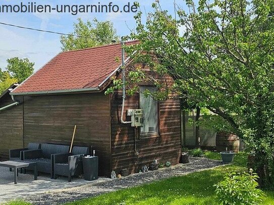 Gepflegtes Anwesen mit Holzhaus in den Weinbergen von Marcali zu verkaufen