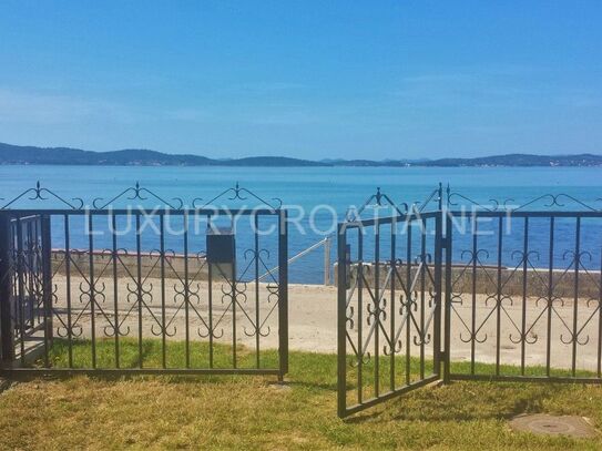 Kroatien Strandhaus in der Gegend von Zadar zu verkaufen mit großem Grundstück