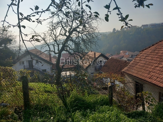 Zu verkaufen, Zagreb, Gornja Kustoshija, Doppelhaushälfte mit Garage, großem Garten