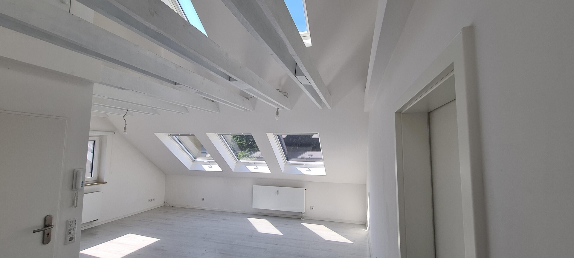                                                               Lichtdurchflutete 2 Zimmer DG Wohnung in Herpersdorf/Worzeldorf                                                       in Kornburg (Nürnberg)
