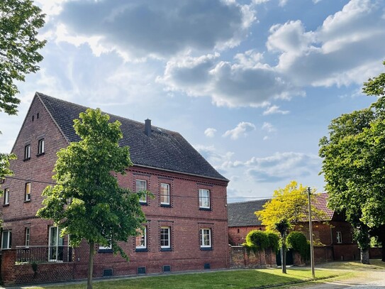 Idyllischer Vierseitenhof vor den Toren Berlins und Leipzigs