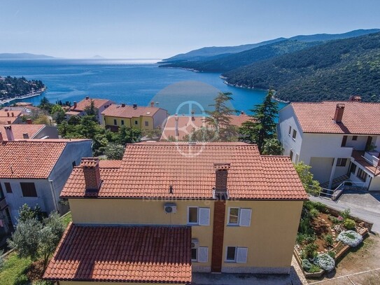 Haus mit 2 Wohnungen direkt am Meer + Studio-Apartment + Garage # RABAC