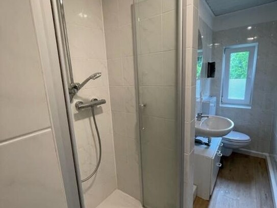 san. AB 4-Zi. Etagenwohnung 1.OG, 2 Bäder, 2 Balkone in ruhiger Lage