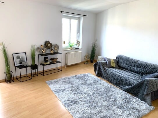 Helle 1-Zimmer-DG-Wohnung mit Balkon von privat