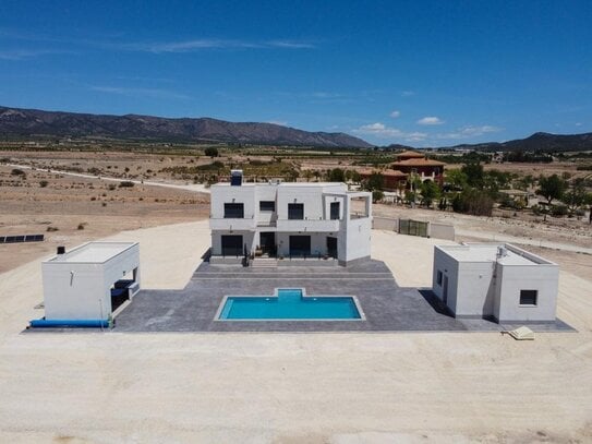 Erstklassige Villa in Pinoso an der Costa Blanca Süd mit 3 Schlafzimmern, 2 Badezimmern, optionalem Pool und Carport