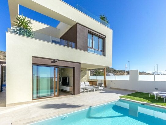 Erstklassige Villa in Rojales an de Costa Blanca Süd mit 3 Schlafzimmern, 3 Badezimmern, privatem Schwimmbad und Parken…