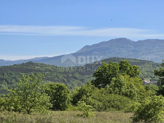 ISTRIEN, PIĆAN - Grundstück mit Baugenehmigung und freiem Blick auf Učka