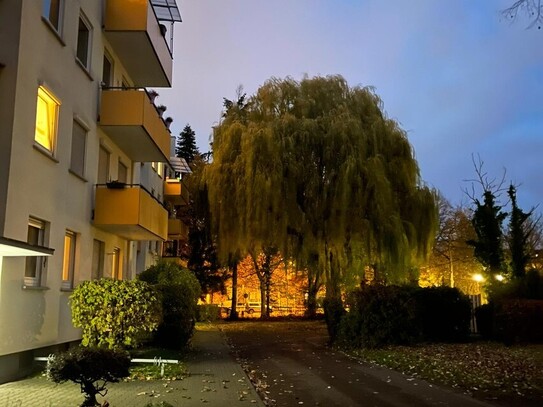 Vermietete Zwei-Zimmer-Wohnung mit Tageslichtbad und Keller