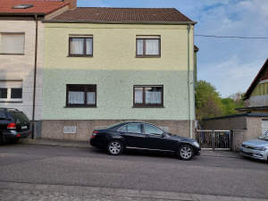 Stadtteil Güdingen -kleine Seitenstrasse ( Sackgasse )