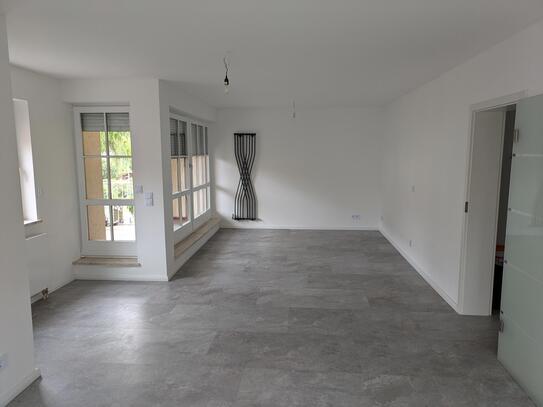 Große Wohnung – 3 Zimmer, 2 Balkone und Garage